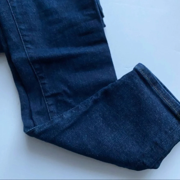 Madewell • 9" Mid-Rise Skinny Jeans in Orland Wash: TENCEL™ Denim Edition - Picture 3 of 9